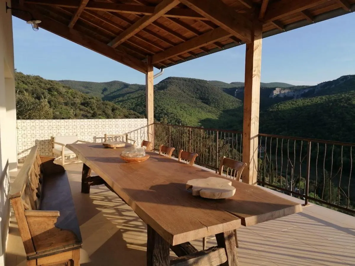 Le hameau du Vallier Sampzon