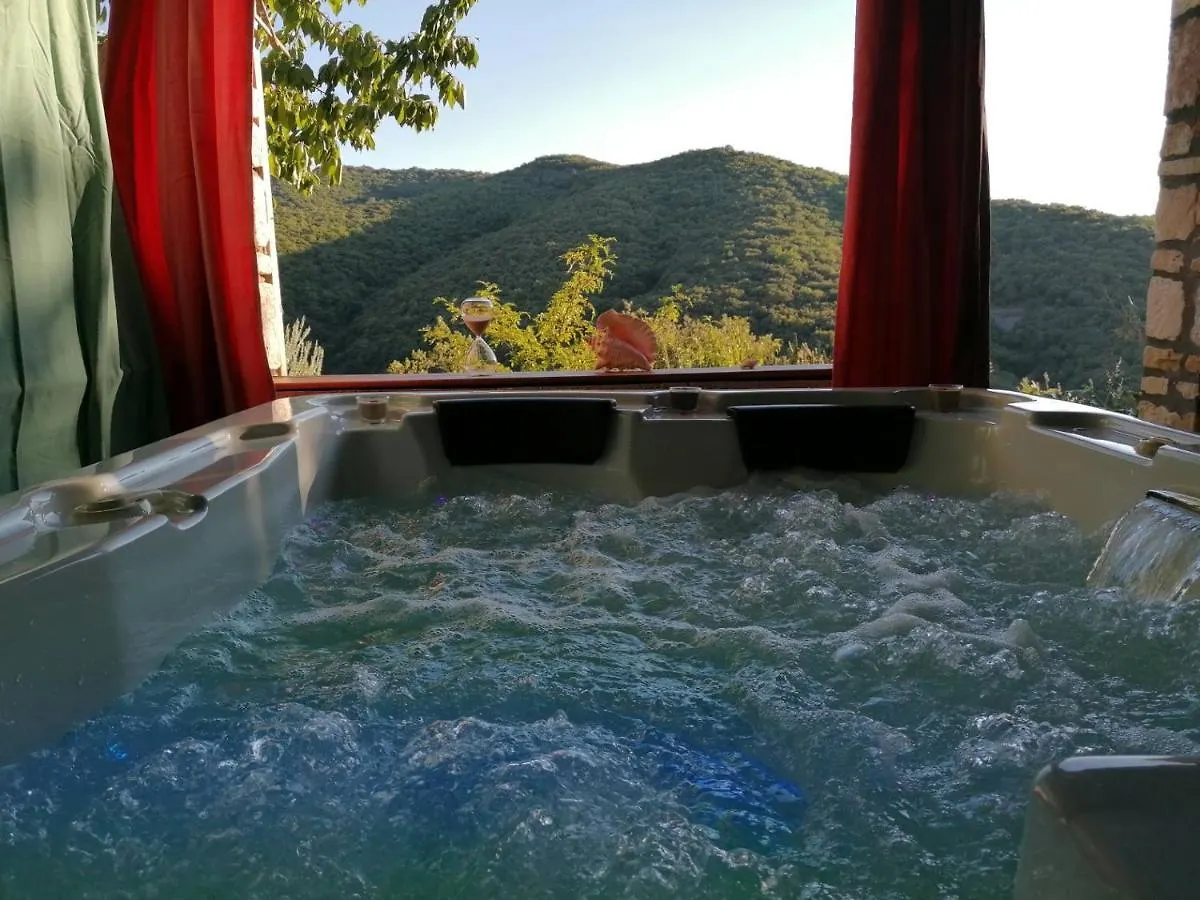Le hameau du Vallier Sampzon 0*,  France
